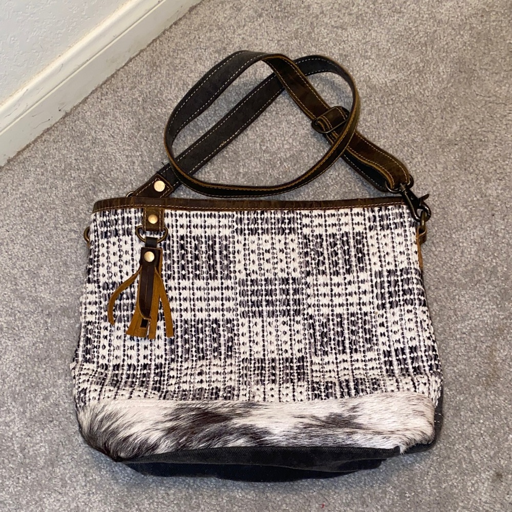 Women’s Neutral Tweed & Fur Accent Shoulder Bag